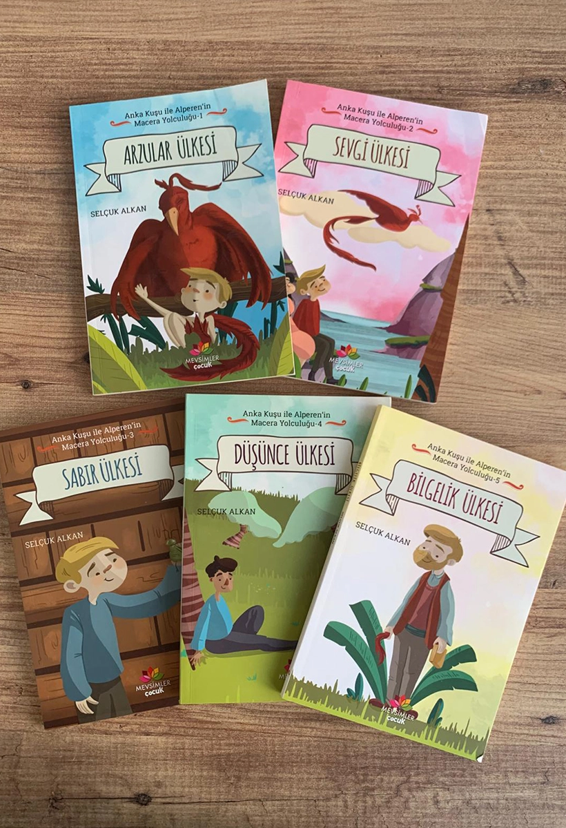 Anka ile Alperen’in Macera Yolculuğu – 10+ Yaş İçin Değerler Odaklı Kitap Serisi Anka kuşuyla rüya yolculuğuna çıkan Alperen’in sevgiyi ve bilgeliği keşfettiği 5 kitaplık çocuk serisi