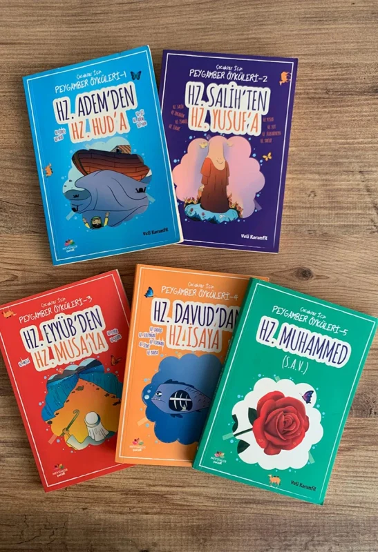 Kur’an’da geçen peygamberleri hikâye diliyle anlatan, çocuklara özel 5 kitaplık dini seri